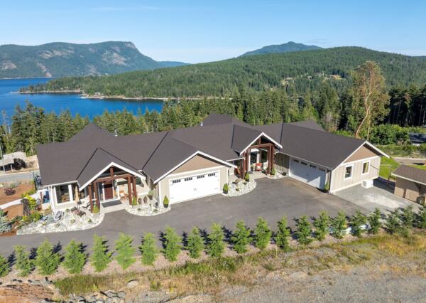 Ocean view duplex with two garages in Maple Bay