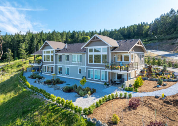 Luxury custom home builder in Duncan