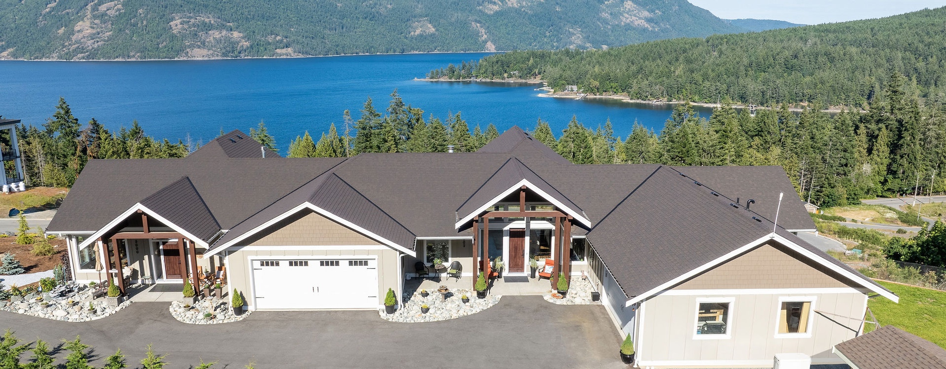 Oceanfront custom built duplex in Maple Bay